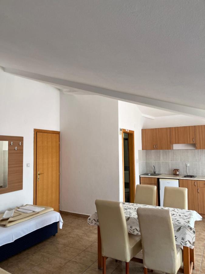 Apartmani Goran I Jelena Zec Будва Экстерьер фото
